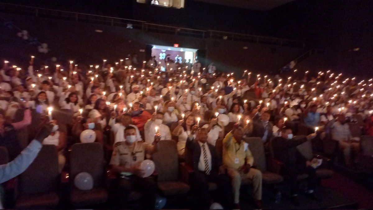 EsmeraldasCJ's tweet photo. En el marco del evento Justicia, Paz y Arte por la conmemoración del mes de la paz, las autoridades del #CJ y asistentes al evento, encendieron velas, como constancia del compromiso de cada ciudadano, de trabajar por una cultura de paz en Esmeraldas. https://t.co/G53H9xB3Qs