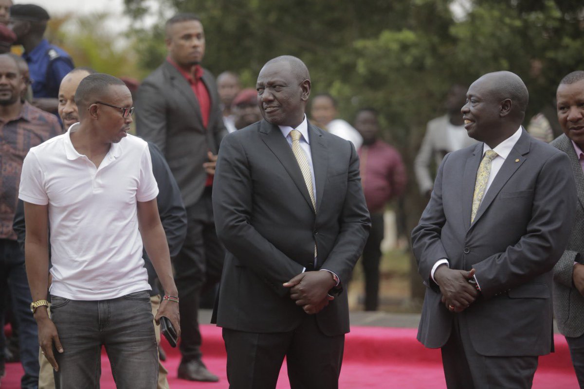 officialborana's tweet photo. @MohaJichoPevu Moha-----rada bazu 

Ruto--poa sana moha 

Moha----ushapata sasa😂

Ruto---Tufanye nini na Joho 😂😂😂

Moha----Huyo niachie ntadeal na yeye 😂😂

Ruto----safi my friend ..

Rigathi------aiiih moha kwani haunioni 😂

Moha------nakuona na dp mwenyewe umeweza 

MOHA GVN 2027 MBSA https://t.co/S5YuFkLYie