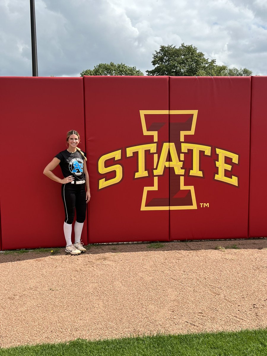 LivPalumbo2025's tweet photo. Had a great time at @CycloneSB camp these last two days. Thank you @CoachPinkerton and @Courtmartinez9 for having me, and thank you to the Iowa State softball players for the great atmosphere! It was an awesome experience. Go Cyclones!!  @AsNational2024 https://t.co/IVJhMgD5Nk