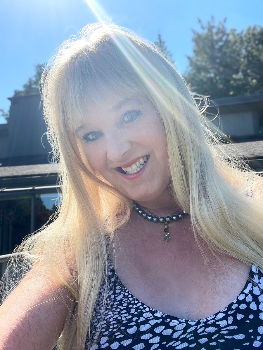 TaraKye2017's tweet photo. “Beautiful dreams
weee meant to be
Just you and I
Sunset skies
dancing in your eyes” Tara kye
#sun #makingup #losttine #makingupforlosttime #singer #vocalist #lyrics #dj #musicproducer #singersongwriter #country #countryrock #coubtrylife #lady #rockmusic #americana #tarakye https://t.co/gOV5UbyNk6