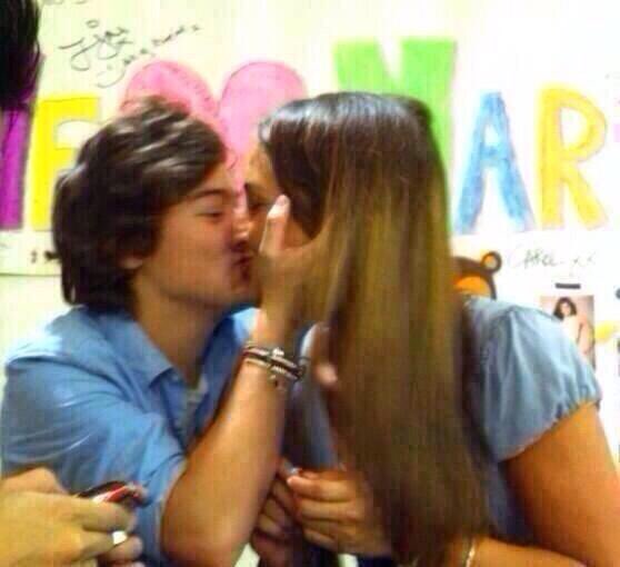 harrydailyposts's tweet photo. he holds your face https://t.co/i900CbLbaI