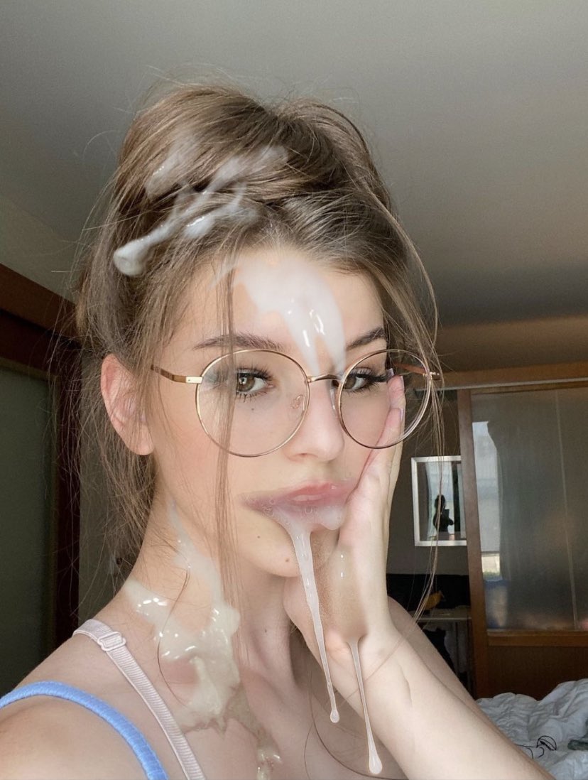 SuperSluttySky7's tweet photo. Send proof of you voting correctly and I might give you a little Gift in Dms😝😉 https://t.co/E0rAYDqOJn