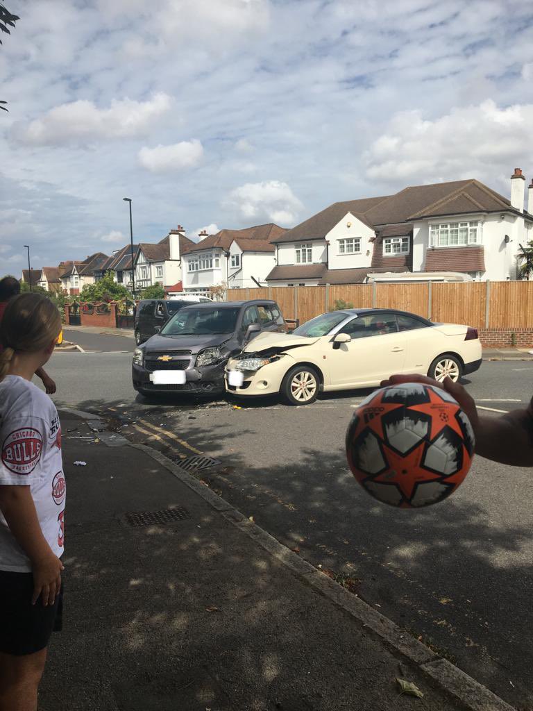 JacksLampon's tweet photo. Another peaceful afternoon in Winn Rd, another multi car smash up. A day in the life of the residents whose road is shared by @Royal_Greenwich @LewishamCouncil @LBofBromley. Regular accidents, decades of campaigns and zero calming measures @Liveable_SE12 @damienegan #WinnRdSE12 https://t.co/3s5w2YCN0Z