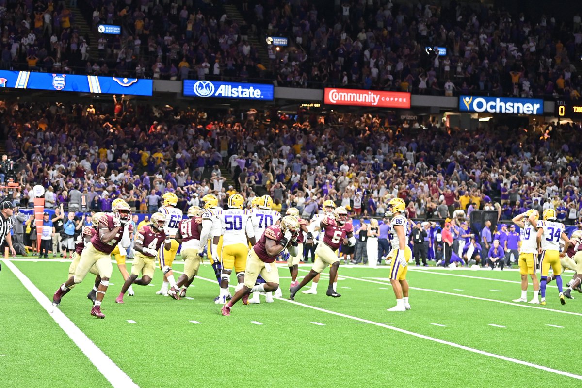 FSUFootball's tweet image. Check out our photo gallery from last night&apos;s exciting victory!

📸: noles.co/LSUGallery

#NoleFamily | #KeepCLIMBing