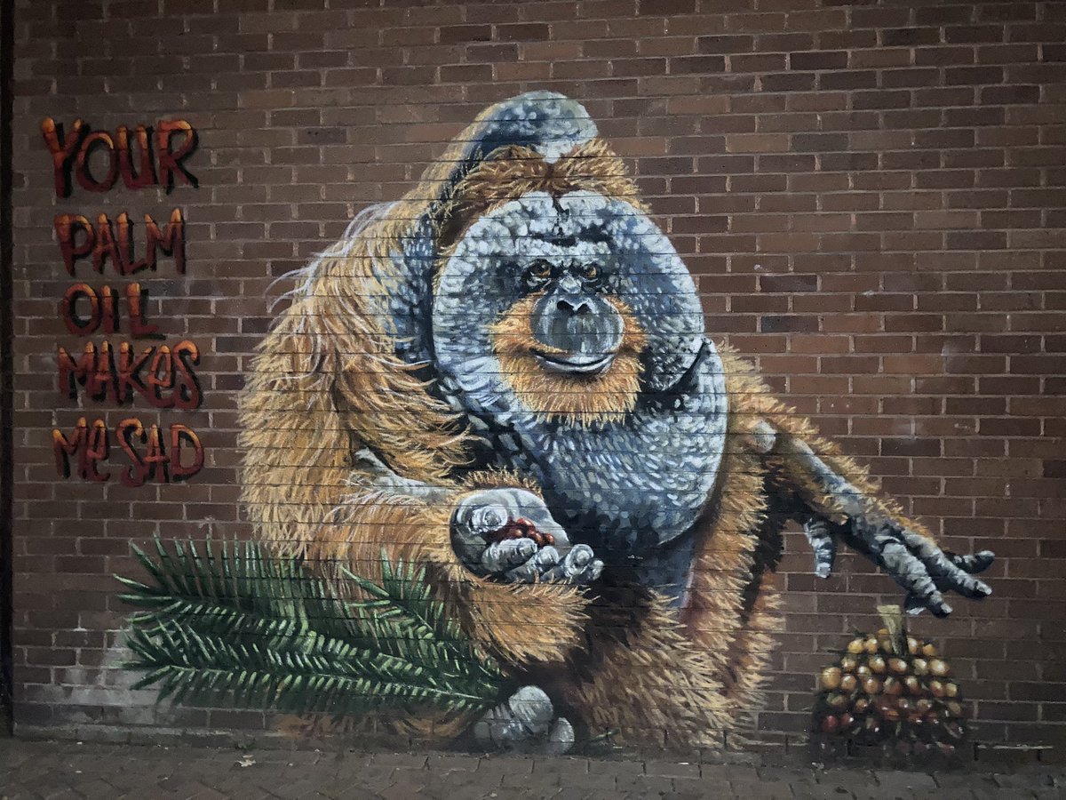 AGibbonist's tweet photo. Spotted this on a late night walk in London https://t.co/s2XTXMalE7