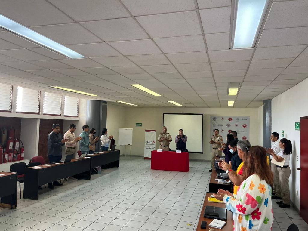 Oswaldo30500729's tweet photo. El día de hoy Iniciamos el Curso de Programas Internos en Materia de Protección Civil para Asesores y Consultores agradezco al Cmdte. Hugo García Pulido Coordinador de @PCYBOMGDL por su gran apoyo a Nuestra Asociación #ANPCI .

Ánimo Vamos #Adarle Mesa Directiva 2022-2024 https://t.co/69kXx9wvKE