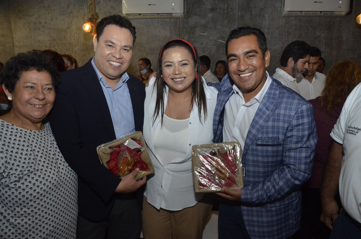 MaritzaMallelyJ's tweet photo. Para hacer política de verdad, se necesita capacitación y preparación constante.
Agradezco y felicito al Presidente del PRI Durango Arturo Yañez y a su Coordinador de Activismo, Noel Fernández, por tan excelente y enriquecedora capacitación.
Seguimos #MarcandoMetas https://t.co/EbZGIhtdaN