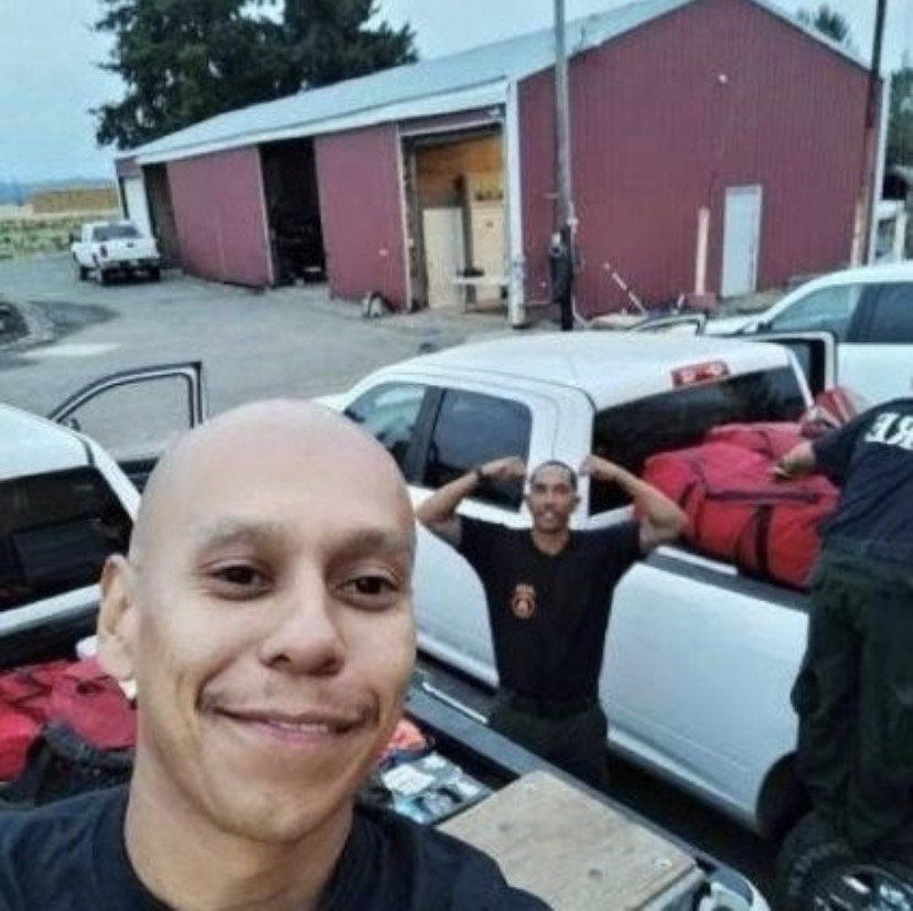 ffrp_ca's tweet photo. So proud of our Crew Members. FFRP Buffalos, Cohort 3 Graduates, and our new Cohort 4 participants are fighting fires in Oregon this Holiday Weekend.
Thank you for your service!!! Strong Work!!! 🙌🏿💪🏿🔥🙏🏿
#RumFire #wildlandfirefighters https://t.co/A3Wn0uPYLw