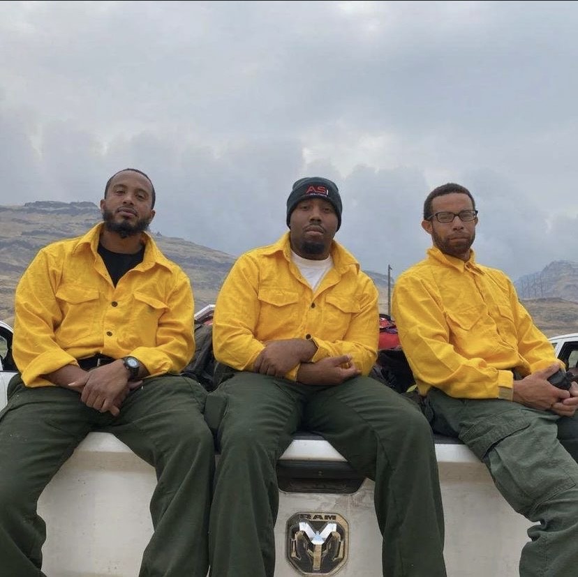 ffrp_ca's tweet photo. So proud of our Crew Members. FFRP Buffalos, Cohort 3 Graduates, and our new Cohort 4 participants are fighting fires in Oregon this Holiday Weekend.
Thank you for your service!!! Strong Work!!! 🙌🏿💪🏿🔥🙏🏿
#RumFire #wildlandfirefighters https://t.co/A3Wn0uPYLw
