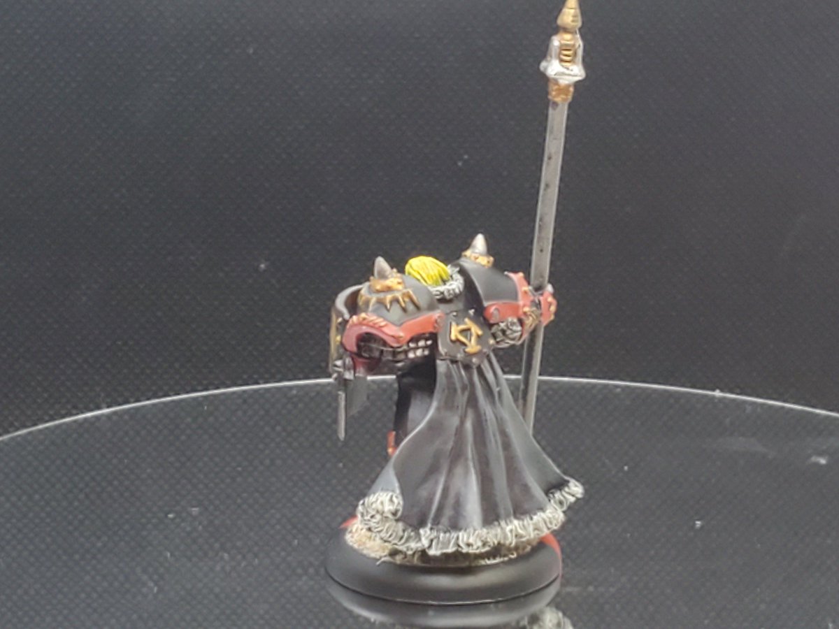 empryme's tweet photo. @privateerpress
Continuing #MiniatureMonday with my most recent #PointADay victories, I present Kapitan Sofya Skirova.  A great support solo for #IronFangs and a wonderfully sculpted model to boot, Skirova is a tough cookie on paper; need to play to know.
#P3Painters #WARMACHINE https://t.co/QHtvdrBRTo