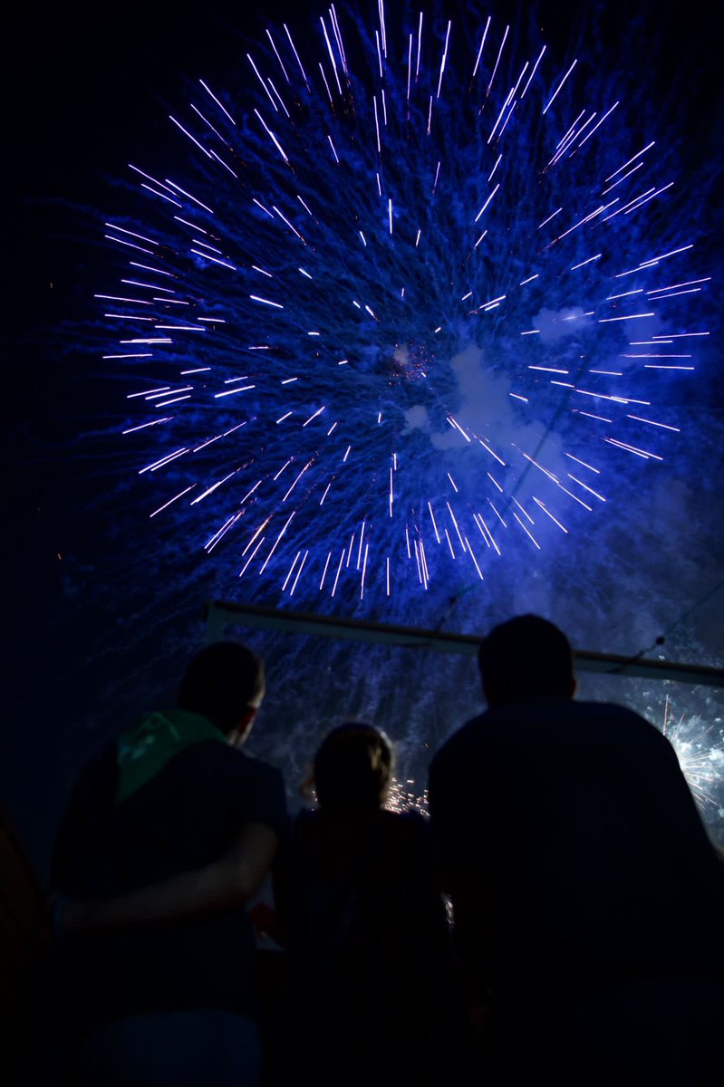 RadioSabadell's tweet photo. GALERIA | El castell de focs posa la cloenda a aquesta #FMSBD22 de la tornada a la normalitat 

🎆 Un espectacle pirotècnic que, després d'una edició descentralitzada, ha aplegat desenes de milers de sabadellencs al Parc Catalunya

📸 https://t.co/rLeEZPpO59 / @rogerbr21 https://t.co/DPrB6VrpKS