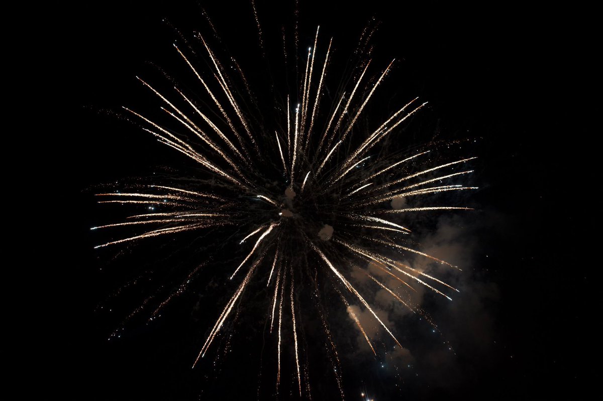 RadioSabadell's tweet photo. GALERIA | El castell de focs posa la cloenda a aquesta #FMSBD22 de la tornada a la normalitat 

🎆 Un espectacle pirotècnic que, després d'una edició descentralitzada, ha aplegat desenes de milers de sabadellencs al Parc Catalunya

📸 https://t.co/rLeEZPpO59 / @rogerbr21 https://t.co/DPrB6VrpKS
