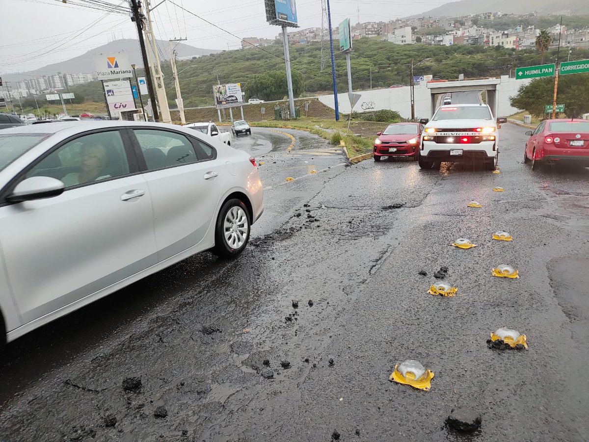 #AlMomento 🌧

En coordinación con Seguridad Pública Corregidora nos encontramos realizando recorridos preventivos y de valoración por zonas donde las vialidades se vieron afectadas por anegamientos. 

Ante cualquier situación de riesgo, comunícate de inmediato al 9️⃣1️⃣1️⃣