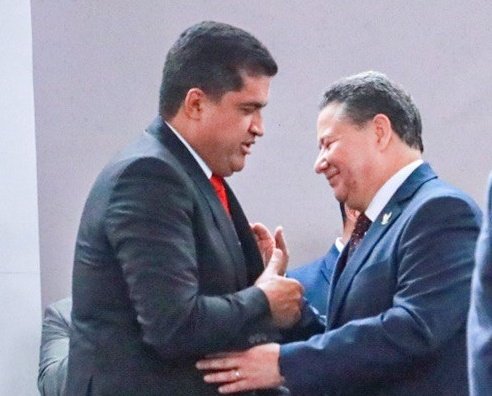 jmvalerapiedras's tweet photo. En sesión solemne de la #LXVLegislatura, rindió protesta @juliomenchaca_ como Gobernador Constitucional del Estado de Hidalgo. 

Desde el @CongresoHidalgo seremos puente para construir lo que más le convenga a nuestro estado. https://t.co/cJJis9WVBp
