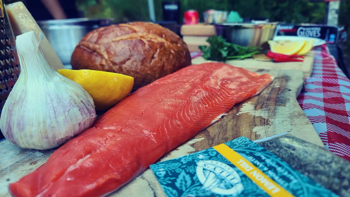 Tamwise1985's tweet photo. Sockeye Salmon and Prawns #sockeye #salmon #prawns #fresh #local #campbellriver #crabbybobs @CityCampbellRiv @Crabbybobs https://t.co/ylERU07EDu