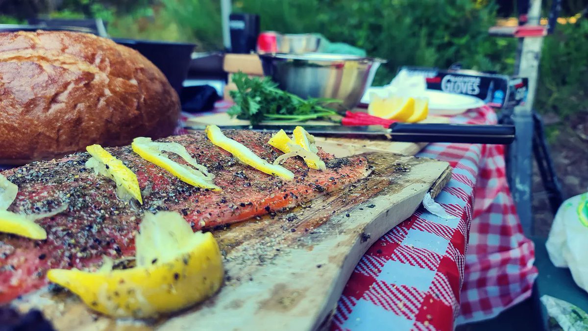 Tamwise1985's tweet photo. Sockeye Salmon and Prawns #sockeye #salmon #prawns #fresh #local #campbellriver #crabbybobs @CityCampbellRiv @Crabbybobs https://t.co/ylERU07EDu