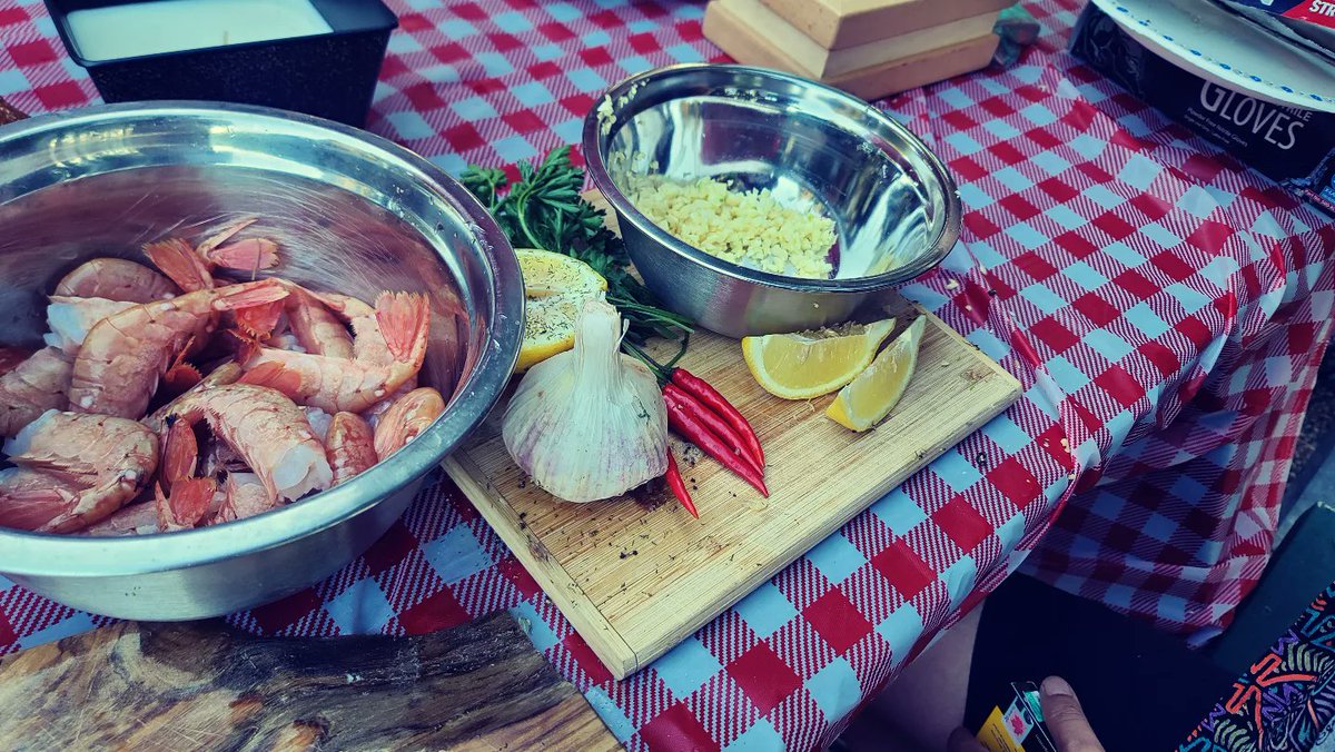 Tamwise1985's tweet photo. Sockeye Salmon and Prawns #sockeye #salmon #prawns #fresh #local #campbellriver #crabbybobs @CityCampbellRiv @Crabbybobs https://t.co/ylERU07EDu