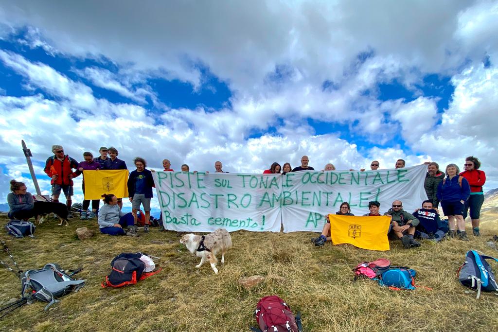 MarcoBendinelli's tweet photo. No a nuovi impianti sciistici sul Tonale Occidentale, progetto costoso, devastante per il patrimonio naturale e storico, anacronistico e fuori dal tempo https://t.co/QVmUm3EYyC