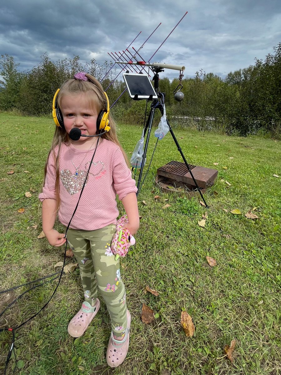 My granddaughter helping out at the hamfest yesterday… #amsat