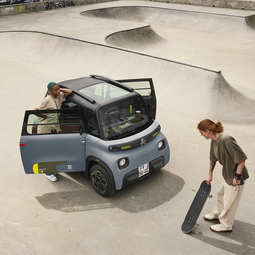 MotorFK's tweet photo. Sì, #CitroënAmiTonic è energizzante ma no, non ti dà le ali. #motorfrance https://t.co/b7gP7QTJBq
