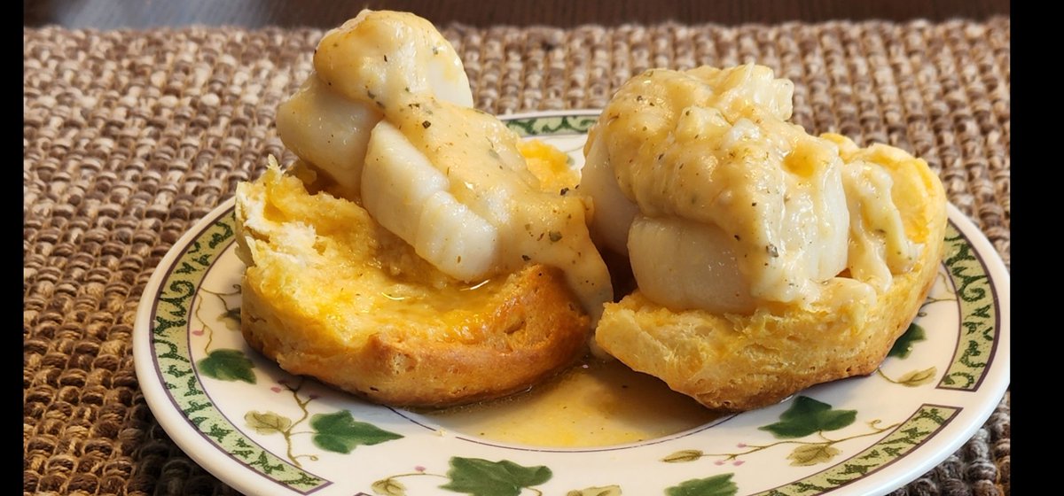 jdm1906's tweet photo. Lemon butter scallops, biscuits, and a roux with garlic &amp; basil
#firsttime #notbad #johnnychef #fancylunch #demmarshalls #weekendrespite https://t.co/PaXwIc6YsA