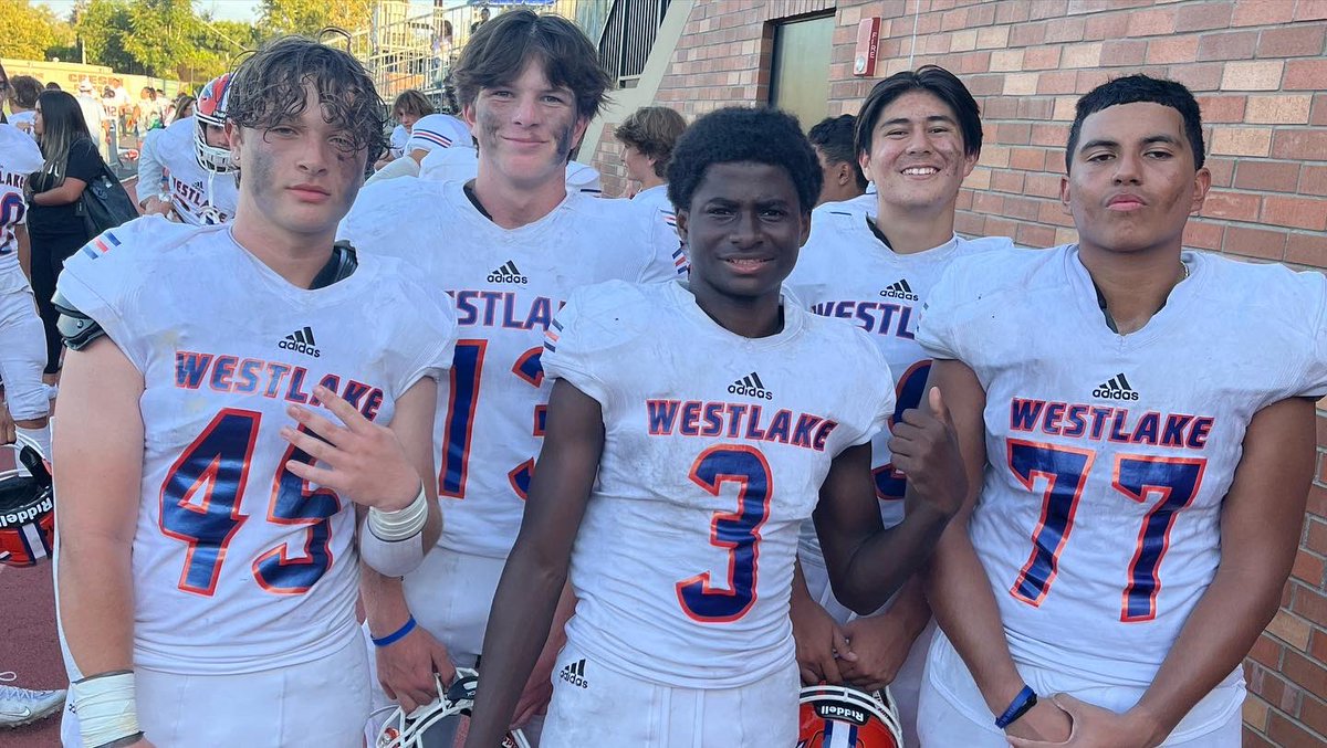 BSamson209's tweet photo. Brian "Kekoa" Samson #77 and his JV @_WHSFootball_ teammates. After recovering from a tough Thousand Oaks loss, they now prepare for first big home game of 2022 season this Thurs. Sept. 8th, 4pm

Join us support Westlake Warriors Football.

#westlakewarriorsfootball
#samsonlife https://t.co/5WEJM6xDSC