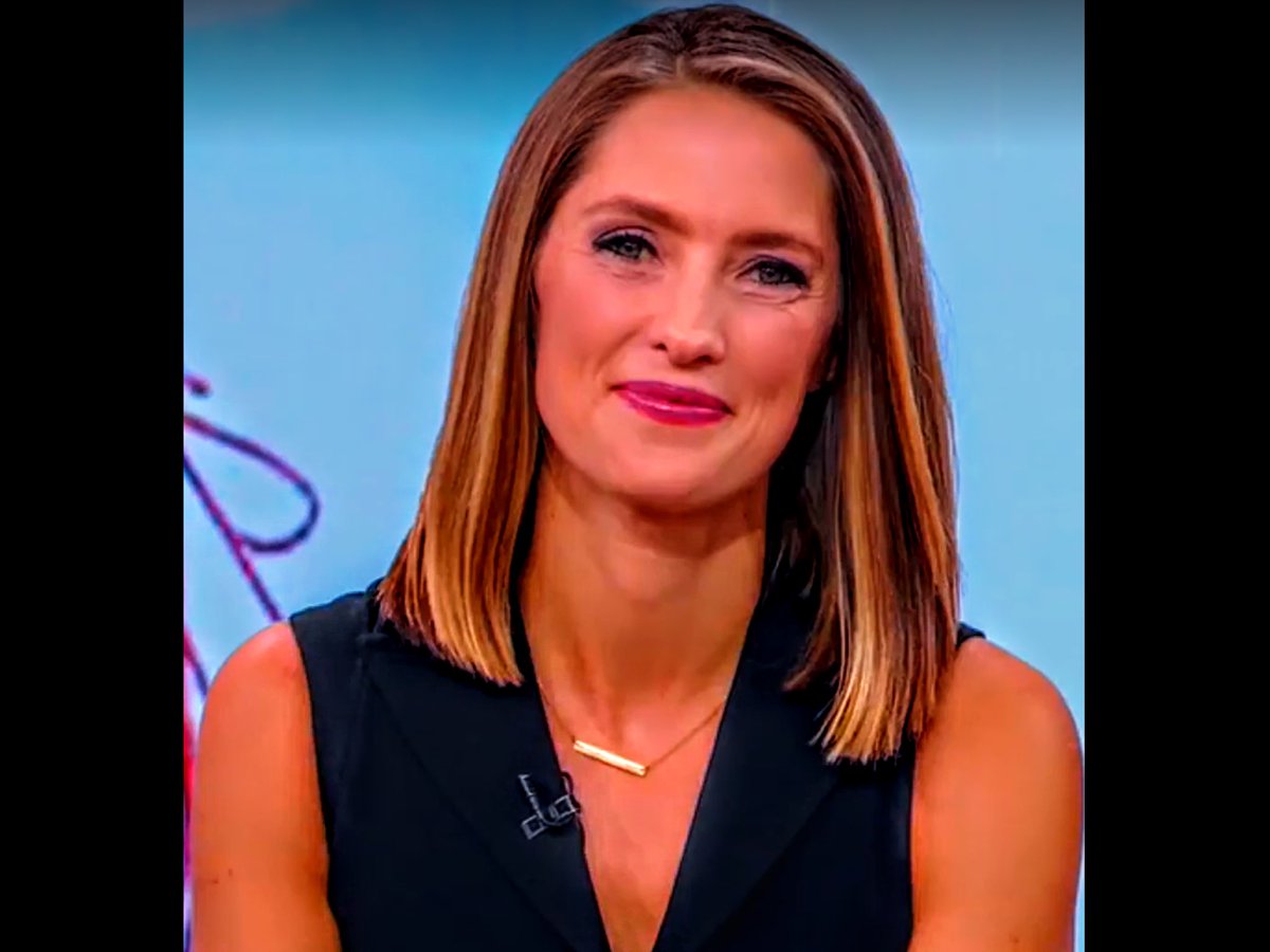 JohnMaring2's tweet photo. @KaynaWhitworth Here’s Lookin’ @ Ya, Kayna! U 👀 Very 👍🏻 &amp; Sexy This 🌅 Live From NYC Times Square On GMA 📺! 🥰 😊! ❤️😍❤️ Have An 😎 Week &amp; 😃 Labor Day! Go, Bucs! 🧡❤️🖤 Go, Broncos! 🧡💙 #LiveFromTimesSquare #GoBucs #BroncosCountry #Looker 👀 #WhatIsSexy? #MondayMojo https://t.co/jUc34hcLLb