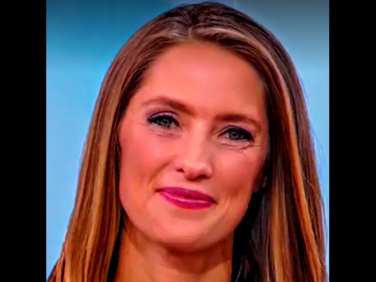 JohnMaring2's tweet photo. @KaynaWhitworth Here’s Lookin’ @ Ya, Kayna! U 👀 Very 👍🏻 &amp; Sexy This 🌅 Live From NYC Times Square On GMA 📺! 🥰 😊! ❤️😍❤️ Have An 😎 Week &amp; 😃 Labor Day! Go, Bucs! 🧡❤️🖤 Go, Broncos! 🧡💙 #LiveFromTimesSquare #GoBucs #BroncosCountry #Looker 👀 #WhatIsSexy? #MondayMojo https://t.co/jUc34hcLLb