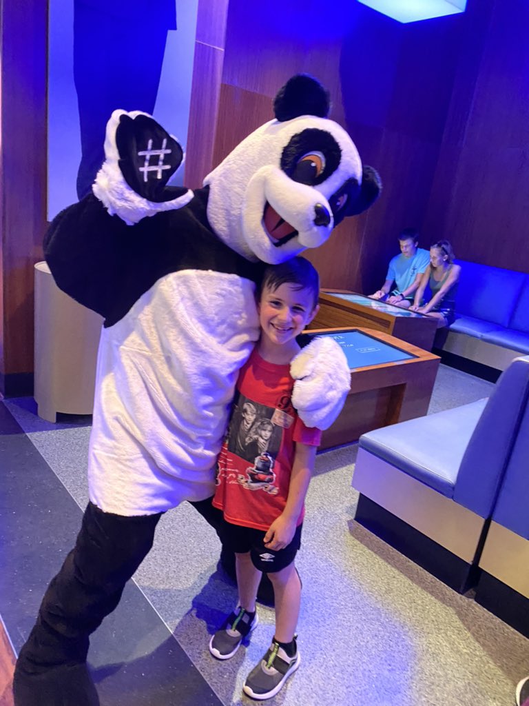 Jess_Johnson810's tweet photo. @jimmyfallon  #panda #universal https://t.co/LeY5Ou5bEf