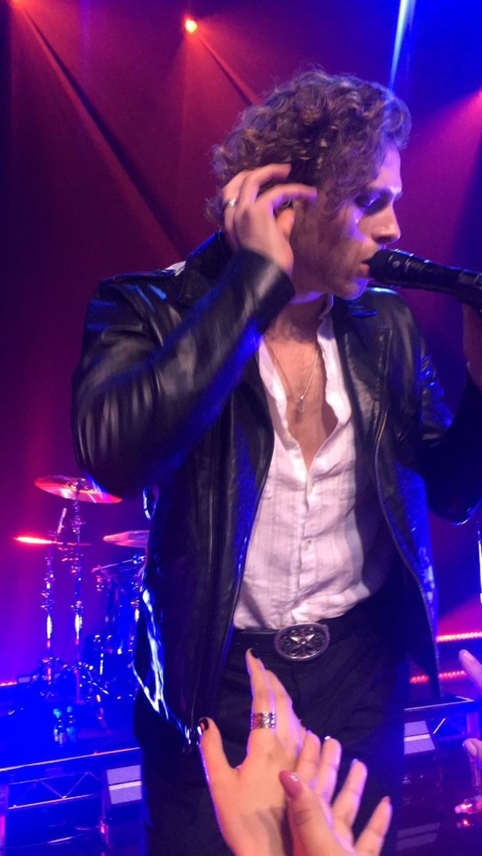5sosbeingsexy's tweet photo. https://t.co/a6lUpN0LEc