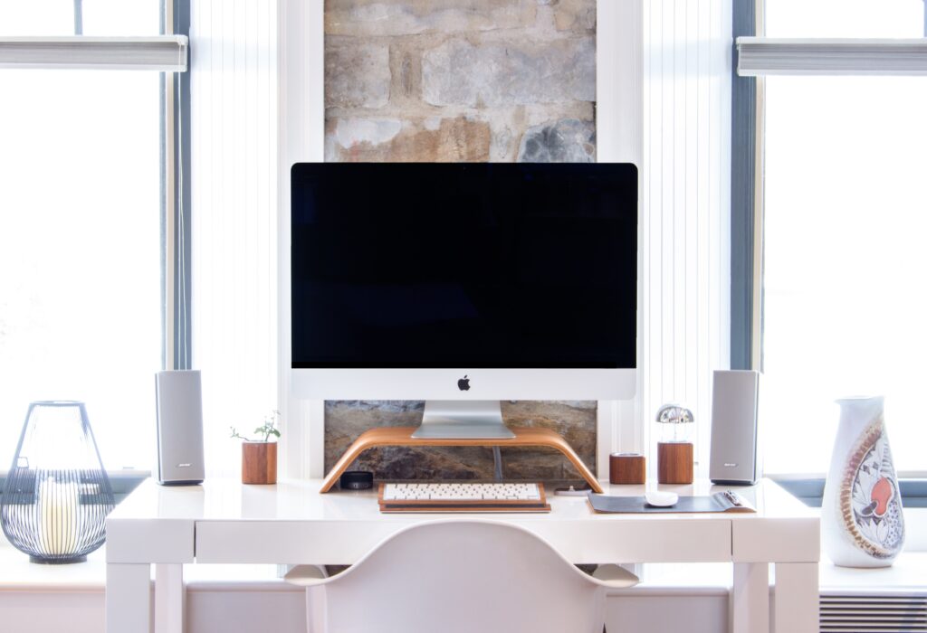 [MAGAZINE] Novedades de #Apple: Un #iMac de cristal, un #Apple Watch con sensor de temperatura, un anillo inteligente para sistemas de realidad virtual y más 👉 bit.ly/3q9AydW