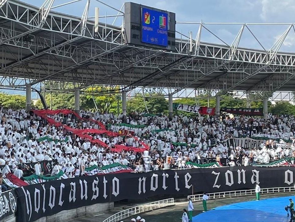 HNfatima1999's tweet photo. ¡Esta es tu gente!
HNZ11 1998 
FATIMA 1999! 

Nosotros también nos preparamos entre semana para el clásico y no salimos con payasadas ante el rival. PONGAN MAS HUEVOS ONCE CALDAS! https://t.co/2FsOXR5LFe