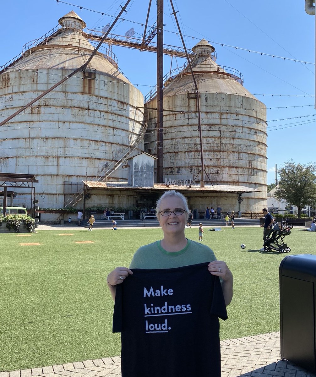 Texastine's tweet photo. #LivingMyBestLife - We stop by @magnolia when in #Waco. Love @chipgaines @joannagaines so much. Look at the awesome #t-shirt they sell. #cancersucks Yes, I bought #cupcakes & #cookies too.😋 #postchemohair #MakeKindnessLoud https://t.co/WAP9n8GiA9