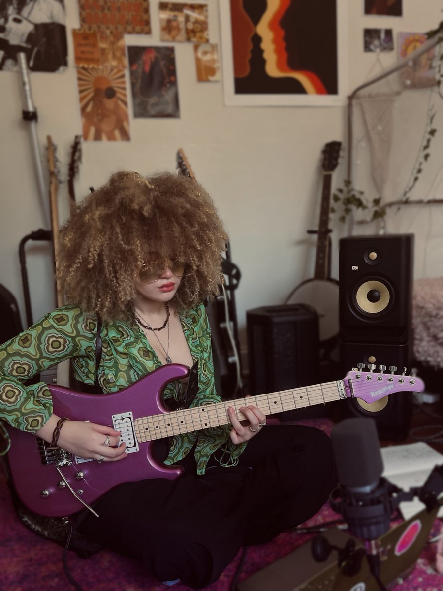 KRK_Music_'s tweet photo. “I love how much you can do w/ the #KRK #ROKITStudioMonitors. It gives you a lot of leeway w/ how you want your music to sound.” - Singer/songwriter & Multi-instrumentalist Bella Moulden. Find her @ festivals this fall playing her new song “Deep End." @KramerGuitarsUS https://t.co/Uigd80Angl