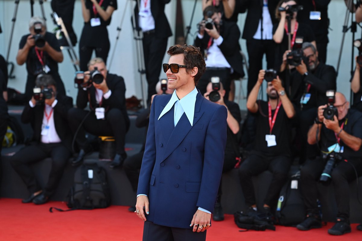 📸 | Mais de Harry no tapete vermelho Don't Worry Darling no 79º Festival Internacional de Cinema de Veneza.