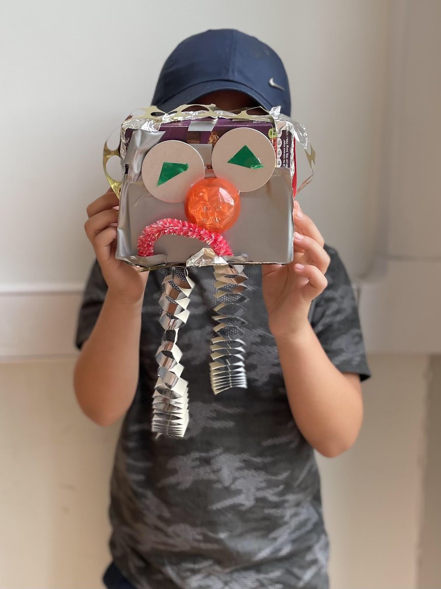 <a href="/lydiameiying/">Lydia Meiying</a> delivered a wonderful #SummerReadingChallenge activity for us at Longsight library recently, making robots with household waste. On top of that she took a truly beautiful set of photos of the results for us. I love these so much. <a href="/readingagency/">The Reading Agency</a>