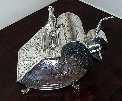 AlmanacAntiques's tweet photo. Though most #sugar #scuttles were made in #sterling or #silverplate, some were #electroplated on #basemetal and are often in bad #condition.
https://t.co/yRzyKVRAUA https://t.co/NSJlfpeuF5