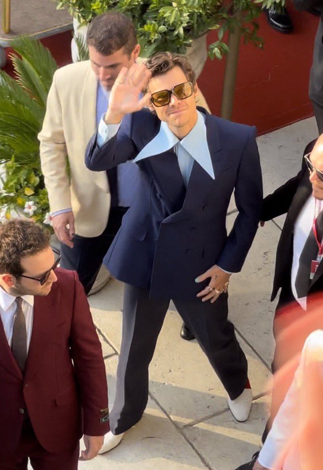 JeffAzoffDaily's tweet photo. Jeff being Jeff at a movie premiere in Venice! https://t.co/Ab2u023SaP