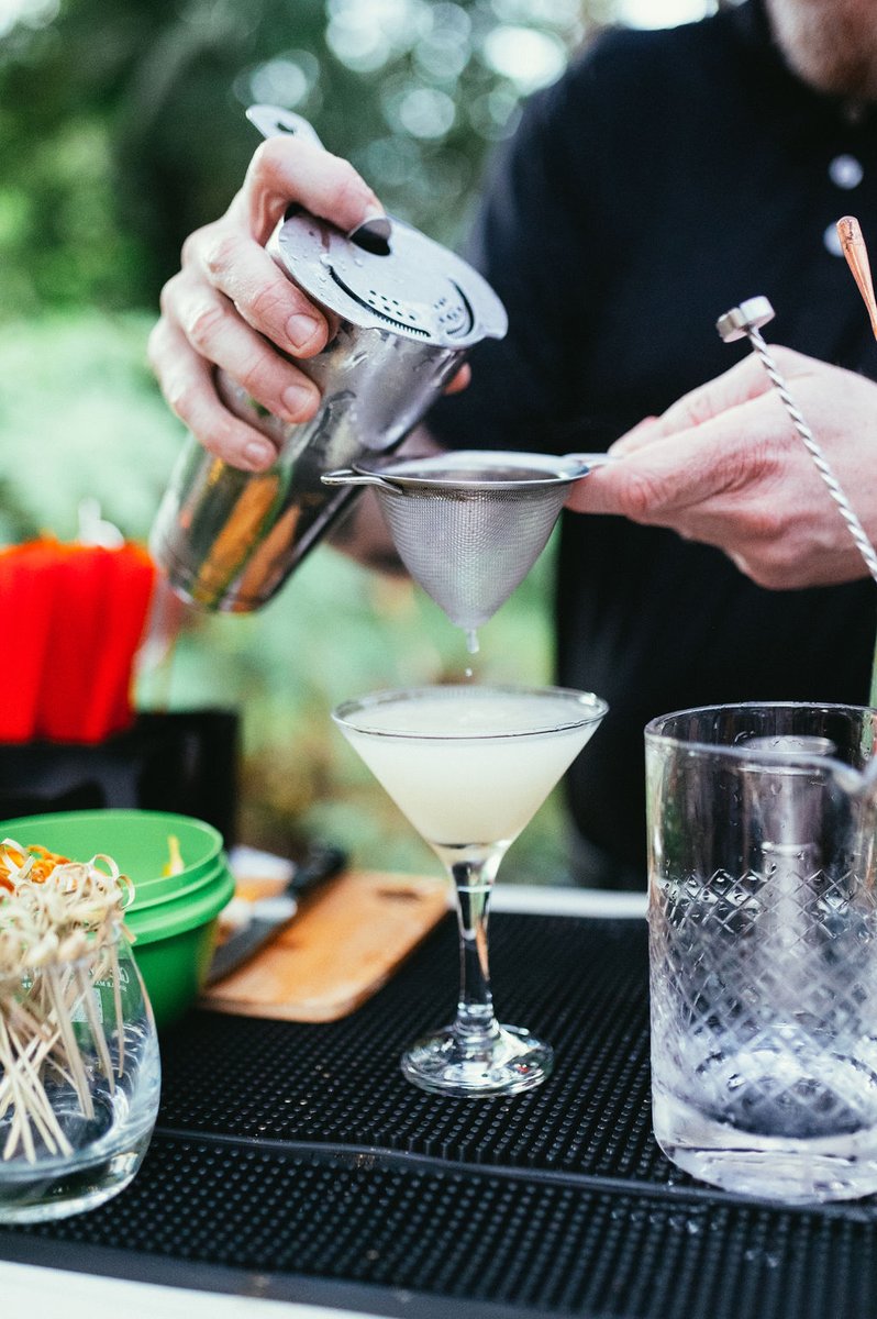 Love martinis? Host a party with our martini bar this season!
@erin_millerphotography 
@thehousedanbuilt 
 #martinibar #mobilebartendingservice #mobilemixology #personalizedmenu #craftcocktails #martini #freshingredients #orlando #classiccocktails #badandboujee #drinkphotography