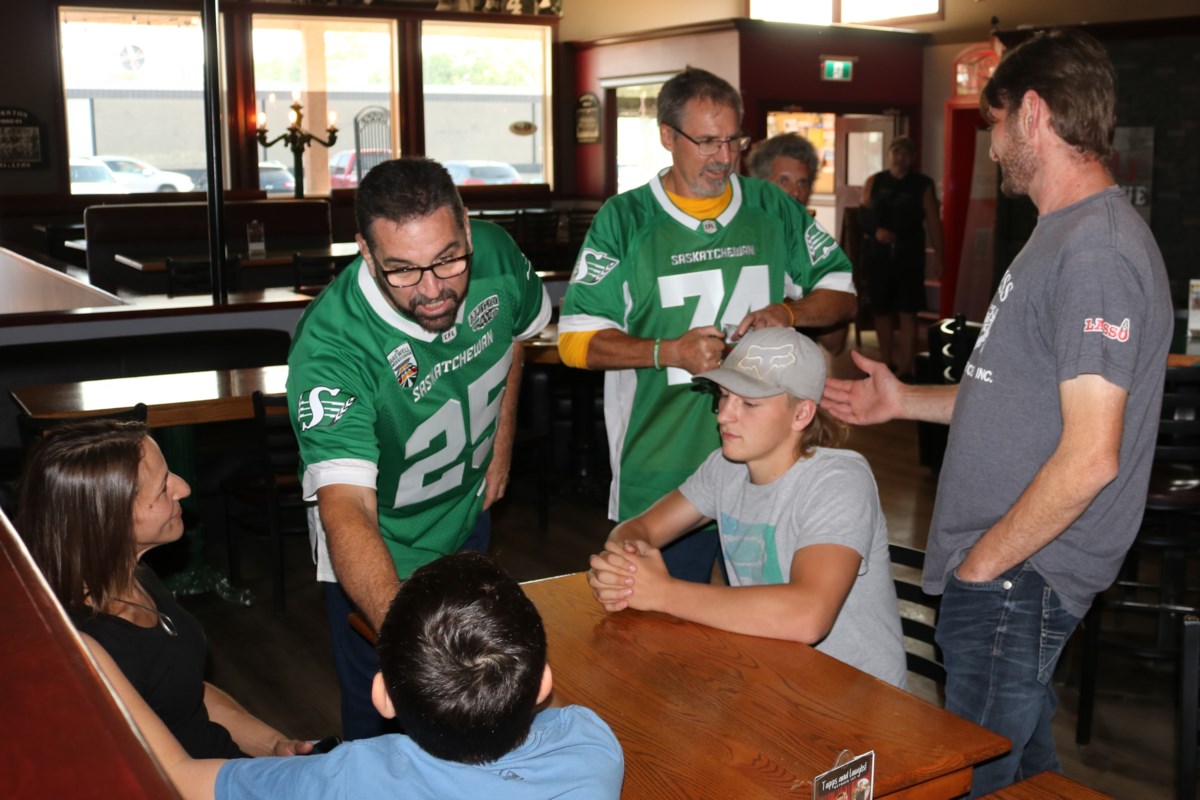 CFL_Alumni's tweet photo. Quartet of former Saskatchewan Roughriders visit Yorkton 
By Yaseen Shiekh
https://t.co/chimKxvCPQ
#cflaa #cfl #football #commuity #ridersalumni https://t.co/fl2O2GLQ9M