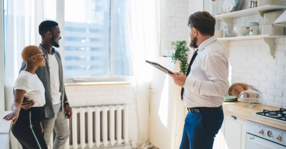 tricountyagent's tweet photo. What do you know about #homeinspections? If you're planning to buy or sell soon, this article is a must-read. #REtips  https://t.co/HD3UO6Wfy2 https://t.co/EET782YNnX
