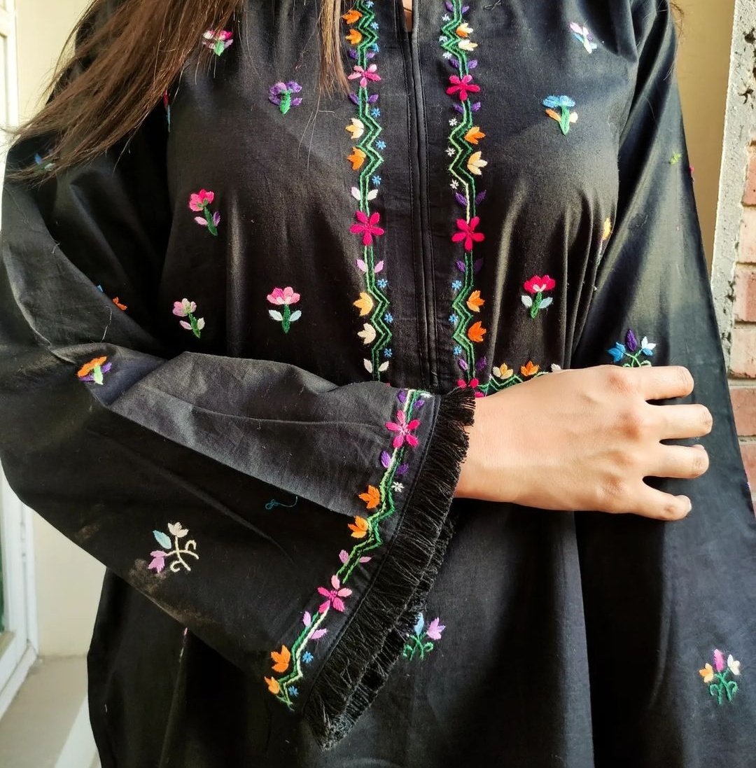 Farhankhan3595's tweet photo. My favourite colour is black and yours ? 🖤🖤 https://t.co/1qd6f12kuL