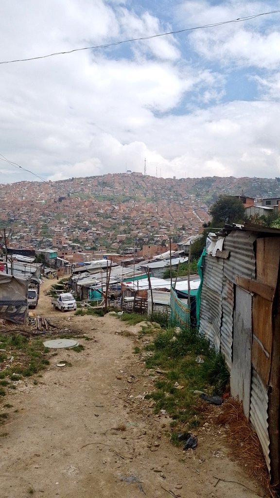 veeduriainterc1's tweet photo. #DenunciaCiudadana  OJO. En visita de hoy a la comuna 4 se evidencia que las políticas publicas de vivienda digna y cuidado de los ecosistemas estratégicos son un fracaso.  @periodispublico @personersoacha @concejodesoacha @UNGRD @infopresidencia @alexandravasoch @HeinerGaitan https://t.co/1eJWgc3uss