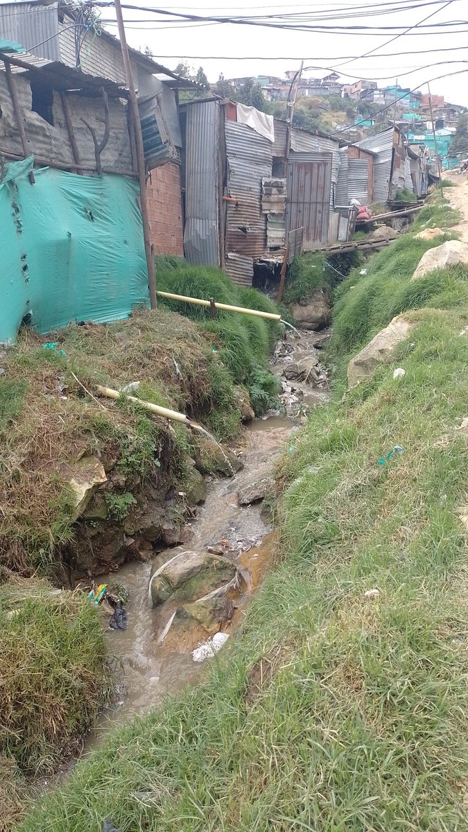 veeduriainterc1's tweet photo. #DenunciaCiudadana  OJO. En visita de hoy a la comuna 4 se evidencia que las políticas publicas de vivienda digna y cuidado de los ecosistemas estratégicos son un fracaso.  @periodispublico @personersoacha @concejodesoacha @UNGRD @infopresidencia @alexandravasoch @HeinerGaitan https://t.co/1eJWgc3uss