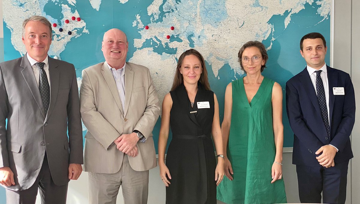 Transport_EU's tweet photo. It is important to focus on digitalisation &amp; achieving the “paperless cabin” objective, bringing efficiency &amp; interoperability. Delivering more safe &amp; secure parking areas is🔑&amp; we need to attract more people to the road transport sector! - DG Hololei w/ @RalucaMarian of @the_IRU https://t.co/nUponUn1In