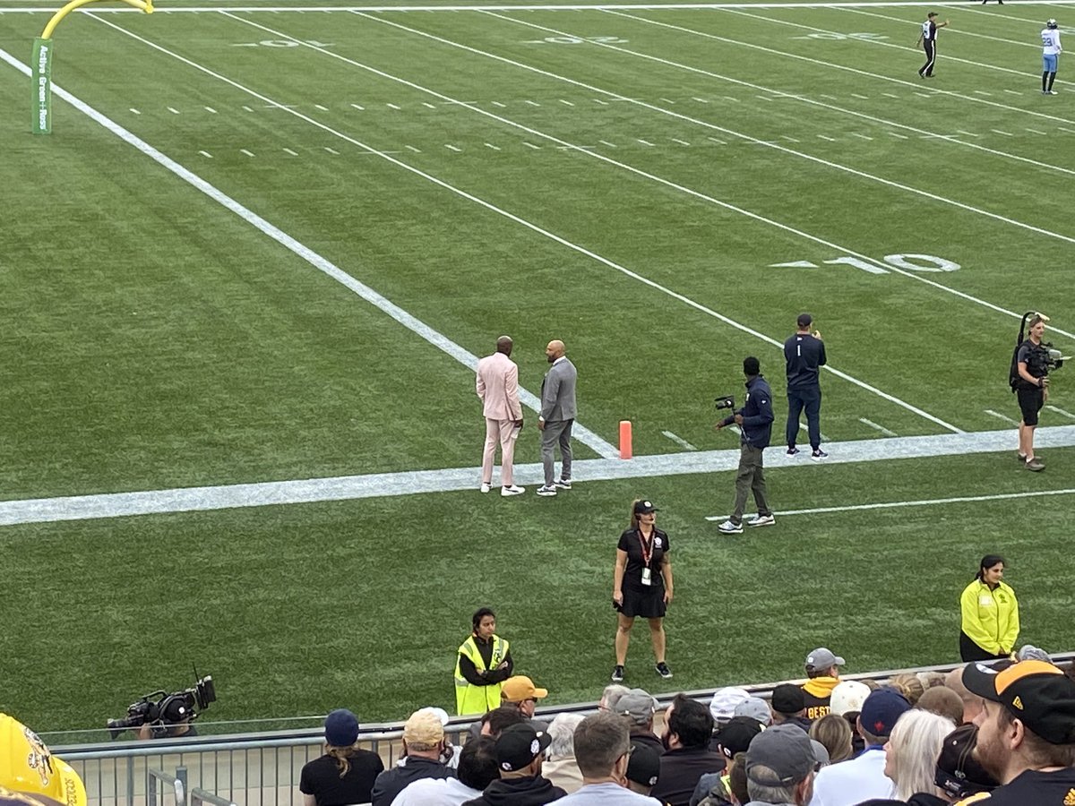 That’s once fancy Suit <a href="/MiltStegallTSN/">Milt Stegall</a> is wearing!!
Go Cats Go <a href="/TSN_Sports/">TSN</a> <a href="/CFL/">CFL</a>