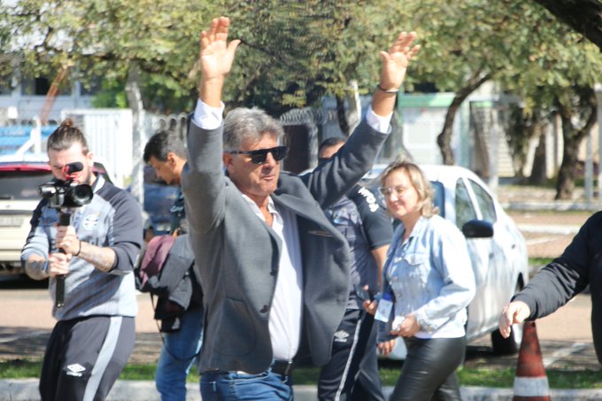 Tradicional simpatia de Renato Gaúcho alivia os bastidores conturbados do Tricolor