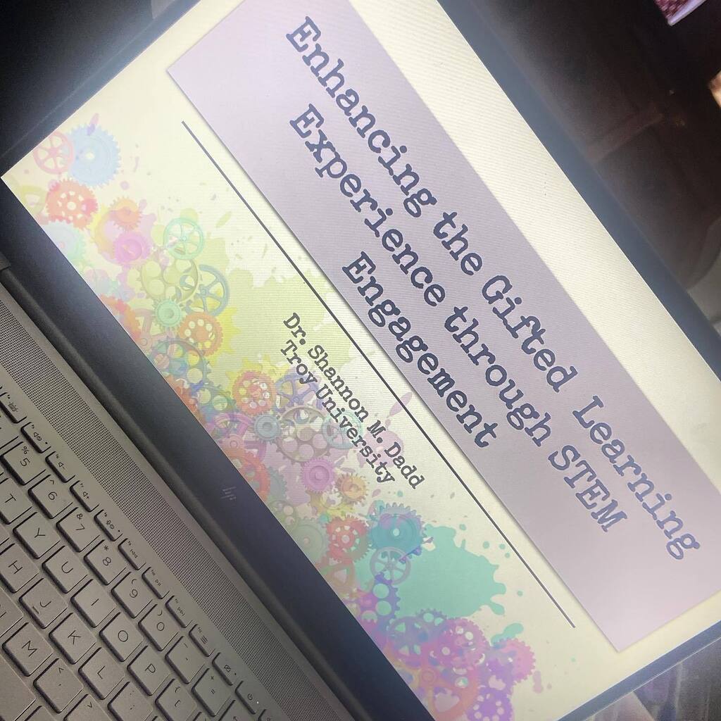 Also, Labor Day= Finishing presentations instagr.am/p/CiIbjhWr-Sr/