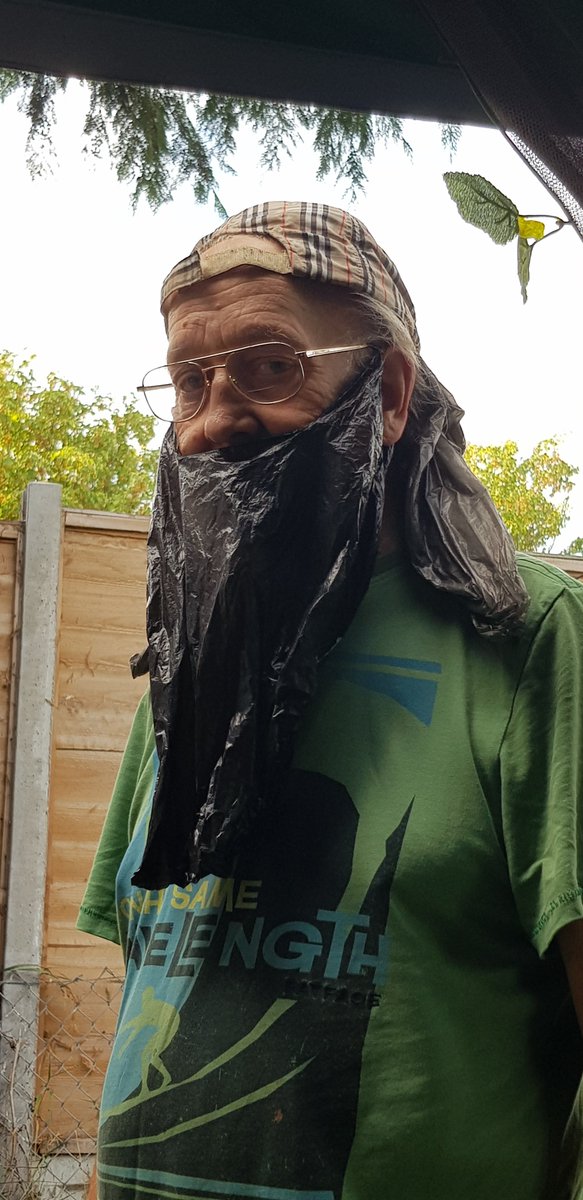 Kimberlexy's tweet photo. My dad Colin is a massive fan of yours &amp; is even starting to look like you🤣 @beardmeatsfood https://t.co/AYUc2etghC