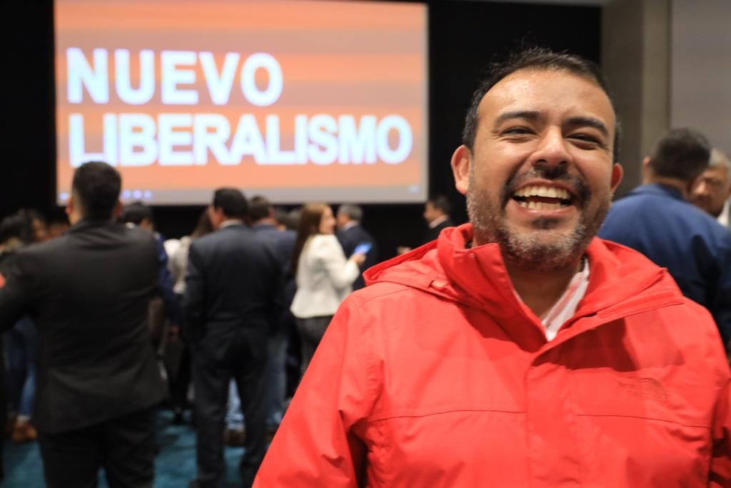 paulocesarpaz's tweet photo. Carlos Mauricio Muñoz Dorado, empresario pastuso de 38 años, ha liderado iniciativas sociales dirigidas a la niñez en condiciones vulnerables, habitantes de calle y poblaciones afectadas por fenómenos naturales, también posible candidato al @concejodepasto por @NvLiberalismo https://t.co/mJNjiFNpzQ